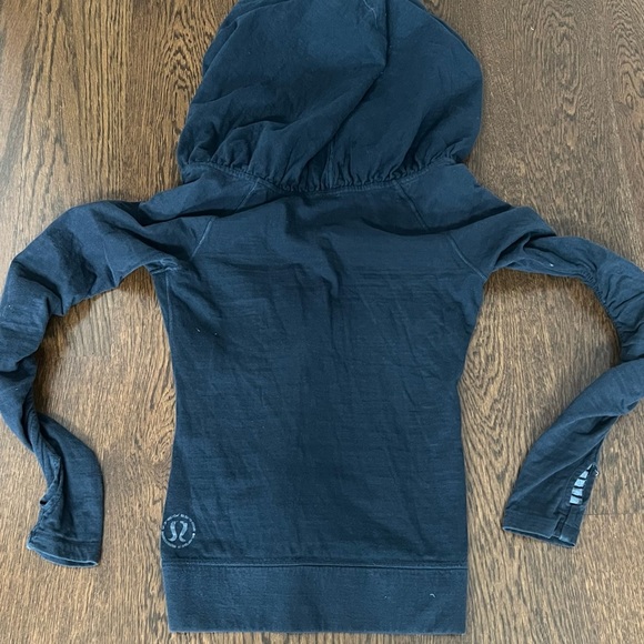 Lululemon reversible black hoodie Size 4 - Picture 4 of 5